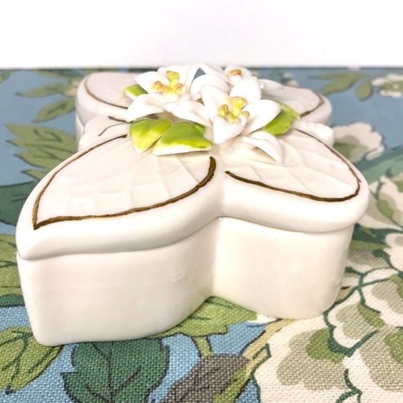 VTG Ceramic with Gilted Gold Butterfly Vanity Box - Picture 3 of 10